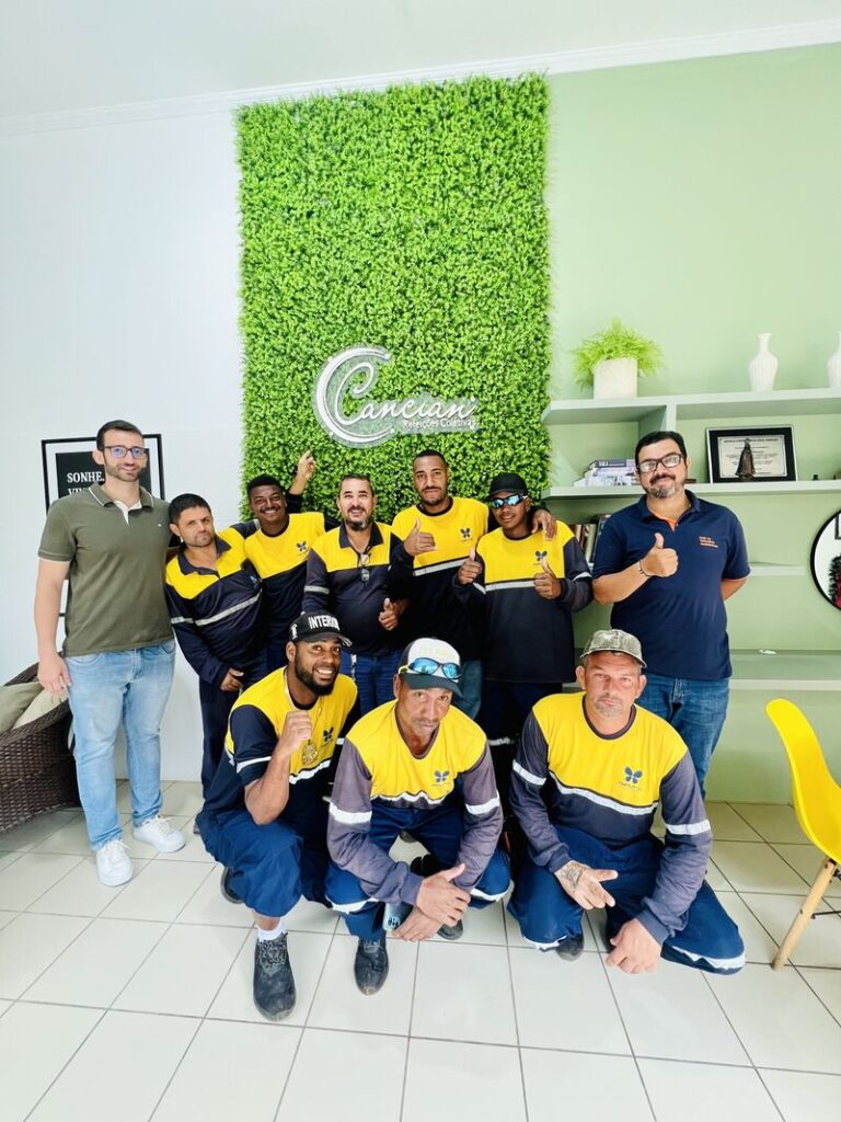 Café com os coletores de lixo da cidade de Tiete